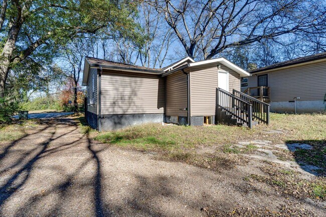 Building Photo - 6110 Walden Ave