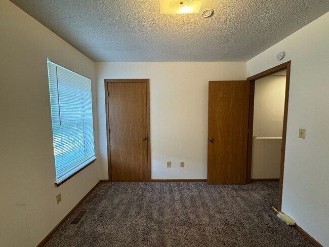 Building Photo - 3570-3572 Prescott Dr