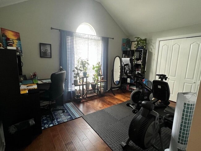 Building Photo - 1111 Rosland Cir