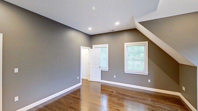 Building Photo - 78 Nahanton Ave