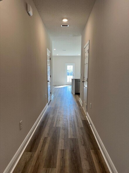 Building Photo - 5737 Stellarjay St