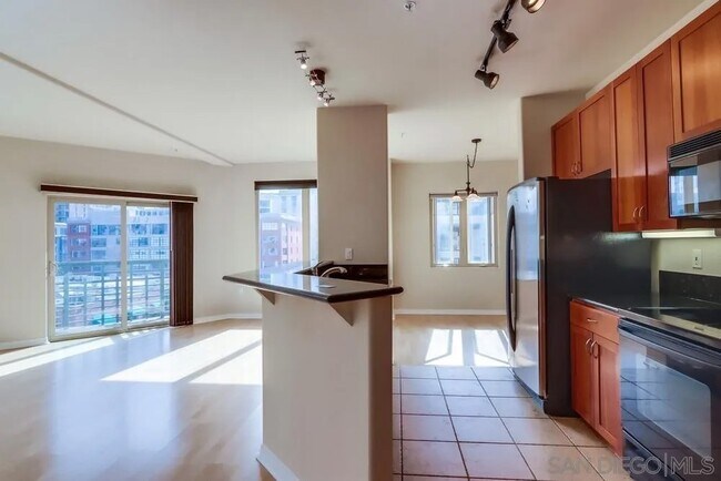 Building Photo - 330 J St