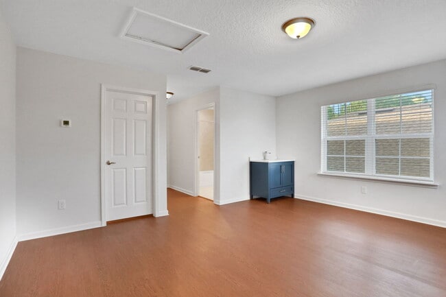 Building Photo - 944 Laurel Valley Dr