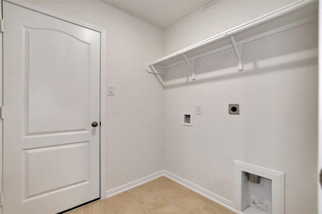 Building Photo - 18214 Sessile Oak Dr