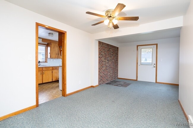 Building Photo - 685 Barrally St