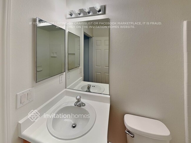 Building Photo - 9274 Hollander Ave