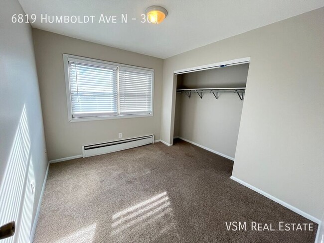 Building Photo - Spacious 2 Bedroom 1 Bathroom Unit - Avail...