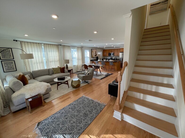 Building Photo - 302 Paine Ct