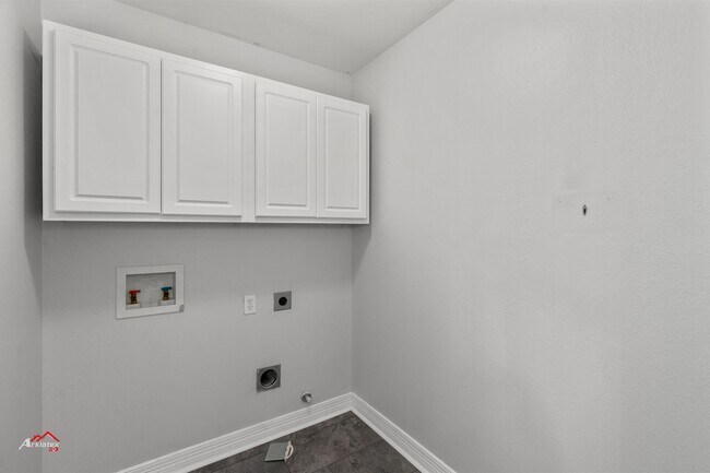 Building Photo - 2309 Tallgrass Cir
