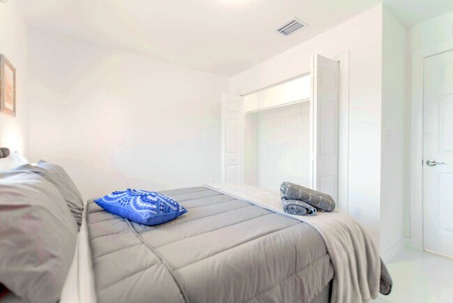 Building Photo - 2110 NW 66th St