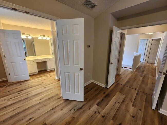 Building Photo - 3815 Ruby Falls Dr