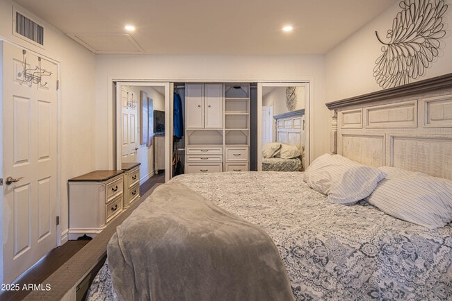 Building Photo - 1909 E Bethany Home Rd