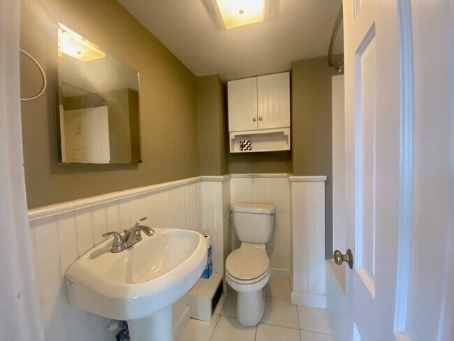 Building Photo - 35 Broad St