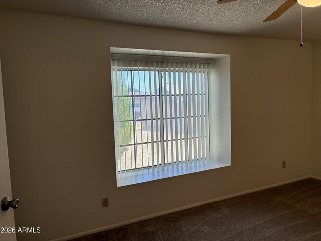 Building Photo - 10820 W Wagon Wheel Dr