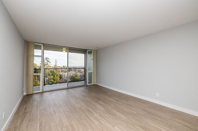Building Photo - 350 Vernon