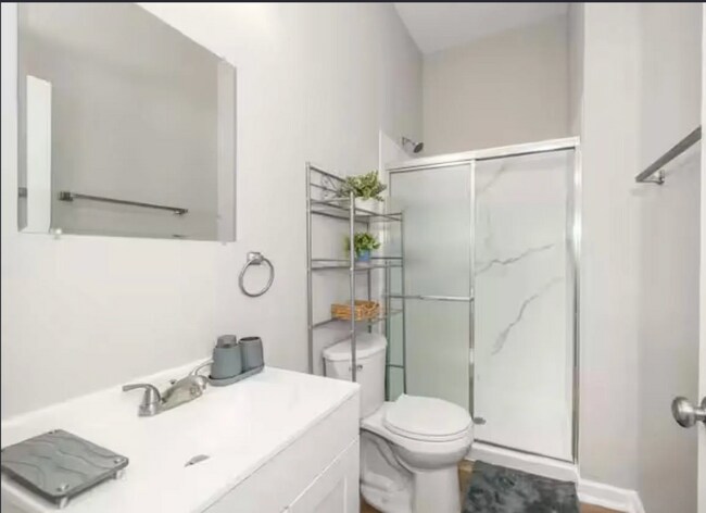 Building Photo - Spacious 5-Bed Furnished Home Near Xavier | Modern Updates, In-Unit Laundry & Off-Street Parking