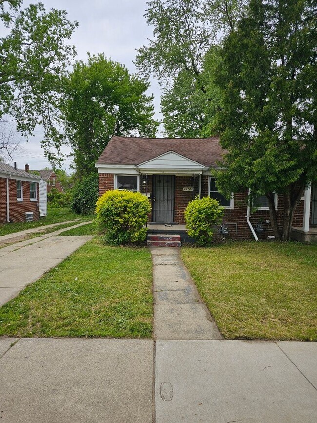 Building Photo - 15143-45 Evergreen