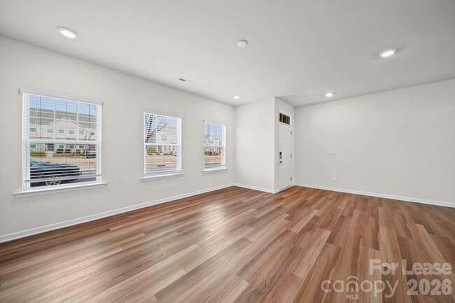 Building Photo - 410 Kenwood Vw