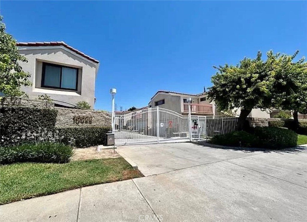 Building Photo - 10022 Reseda Blvd