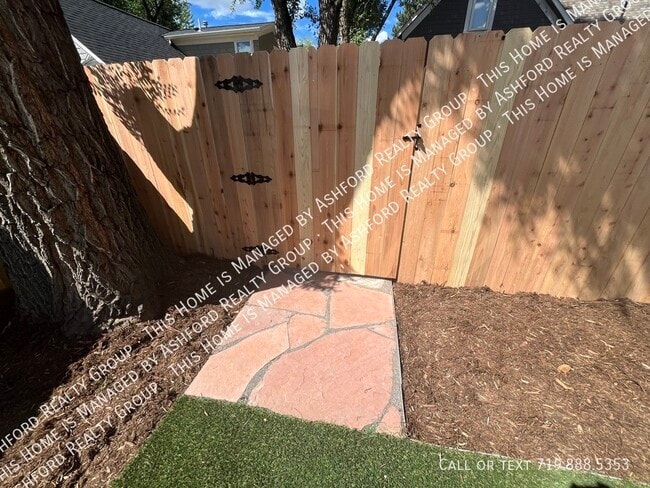 Building Photo - 837 E Willamette Ave