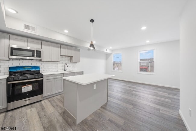 Building Photo - 324 Second St