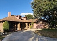 Building Photo - 1102 Sugartree Dr S
