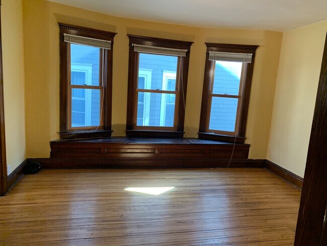 Building Photo - 75 Inwood Pl