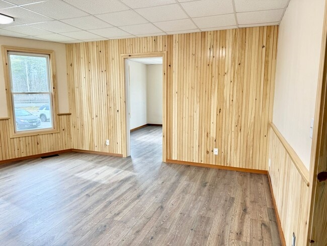 Building Photo - Well maintained inside and out