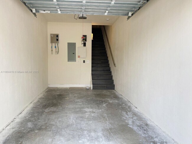 Building Photo - 10220 NW 63rd Terrace