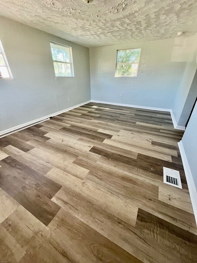 Building Photo - 3BR/1BA with HUGE Backyard, LVT Wood Floor...