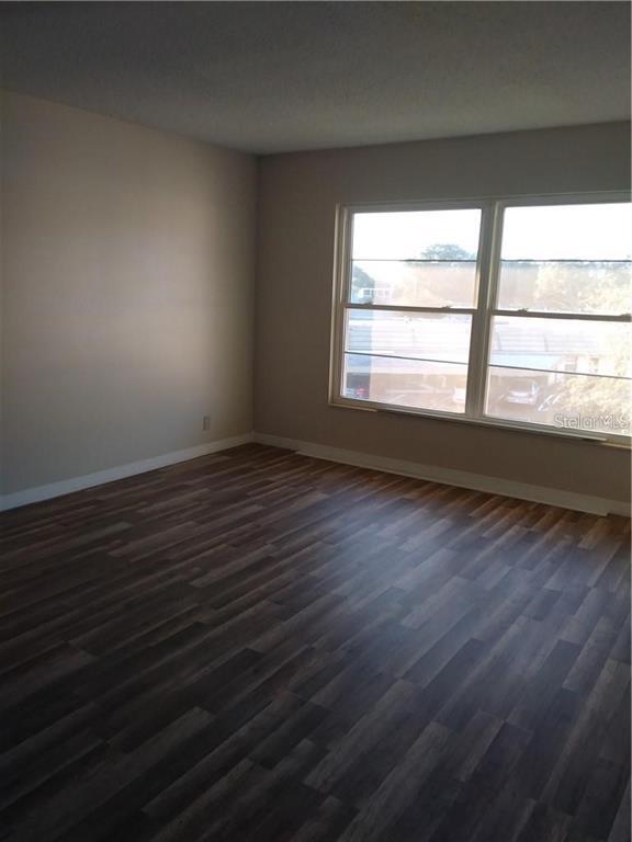 Building Photo - 333 N Lake Howard Dr