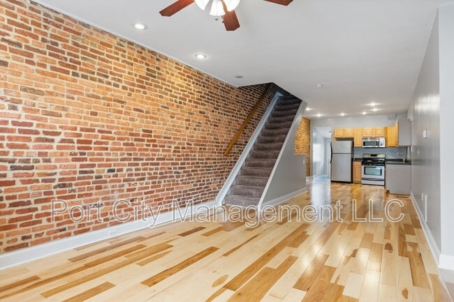 Building Photo - 3210 E Fairmount Ave