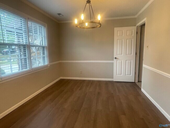 Building Photo - 1808 Hollytree Dr NW