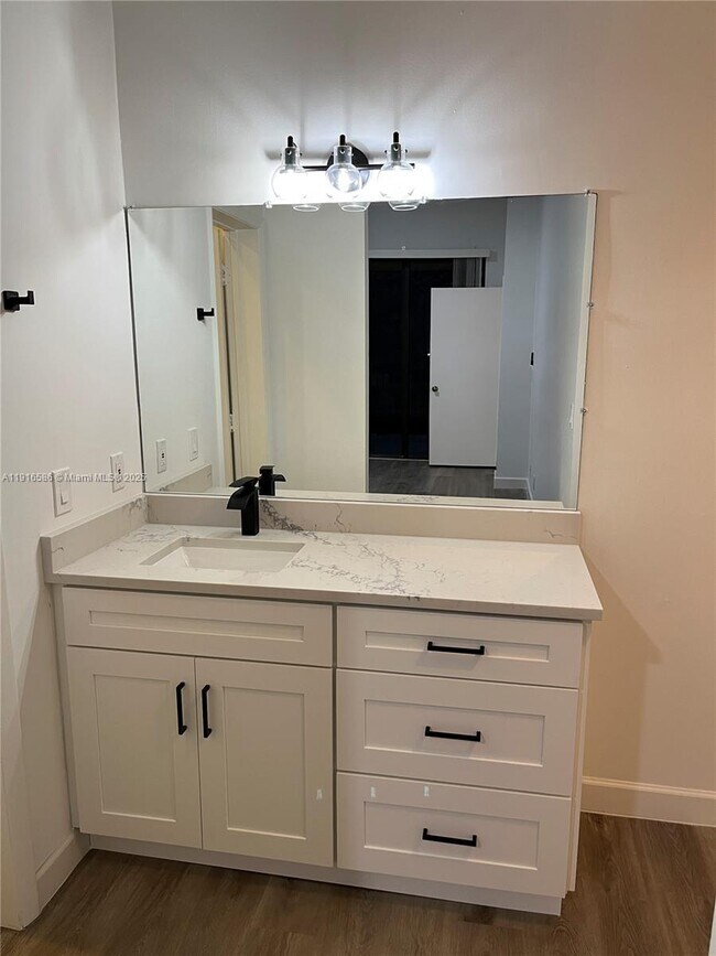 Building Photo - 4543 Carambola Cir S