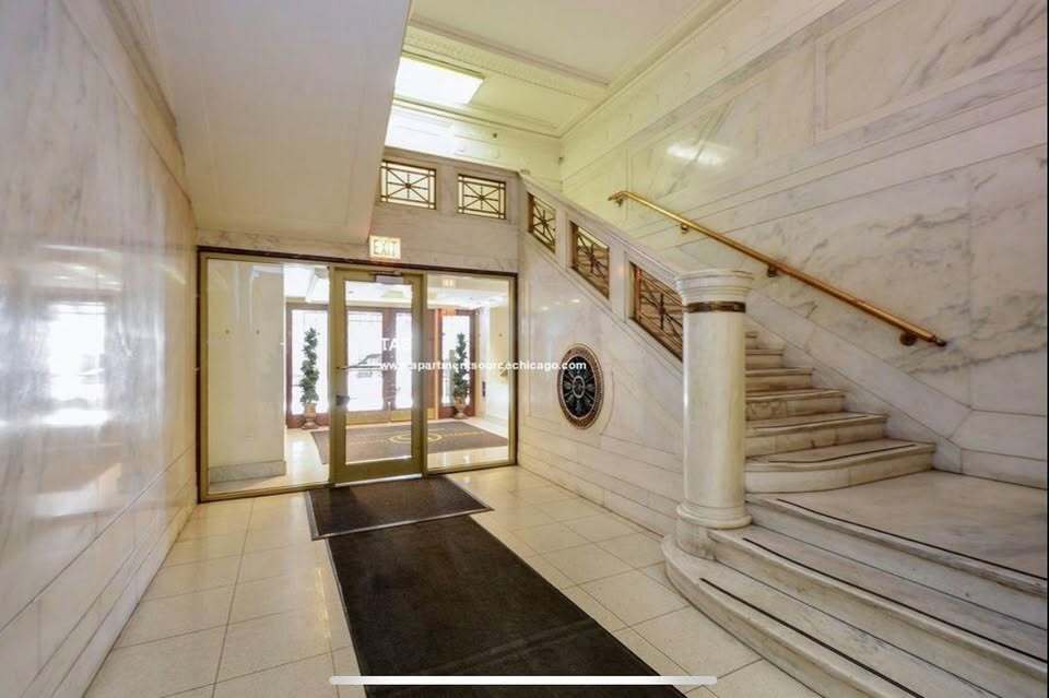 Building Photo - 5 N Wabash Ave