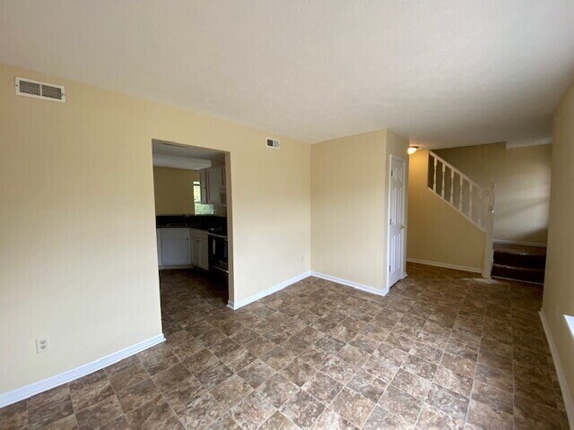 Building Photo - Remodeled 4 Bedroom in Pike Township!