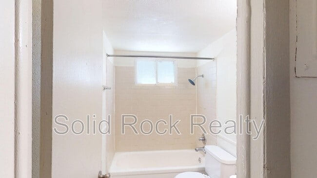 Building Photo - 1411 S Corona Ave