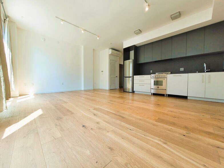 Primary Photo - 11 Franklin St