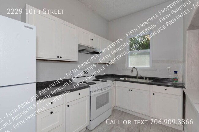 Building Photo - 2229 10th St