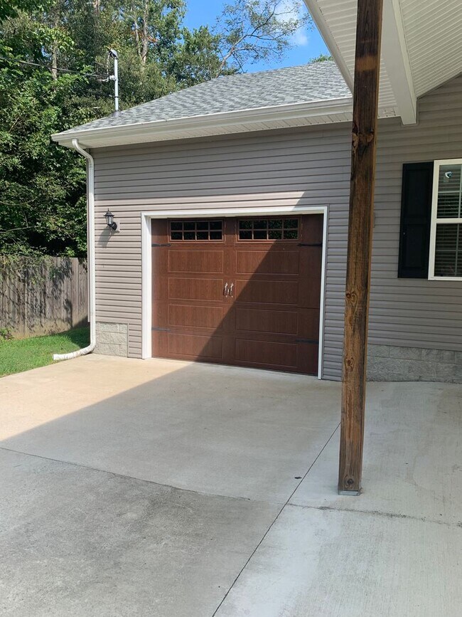 Building Photo - Modern comfort and privacy in the heart of...