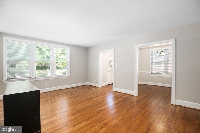 Building Photo - 1213 Stafford Ave