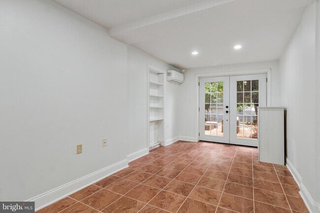Building Photo - 4414 Volta Pl NW