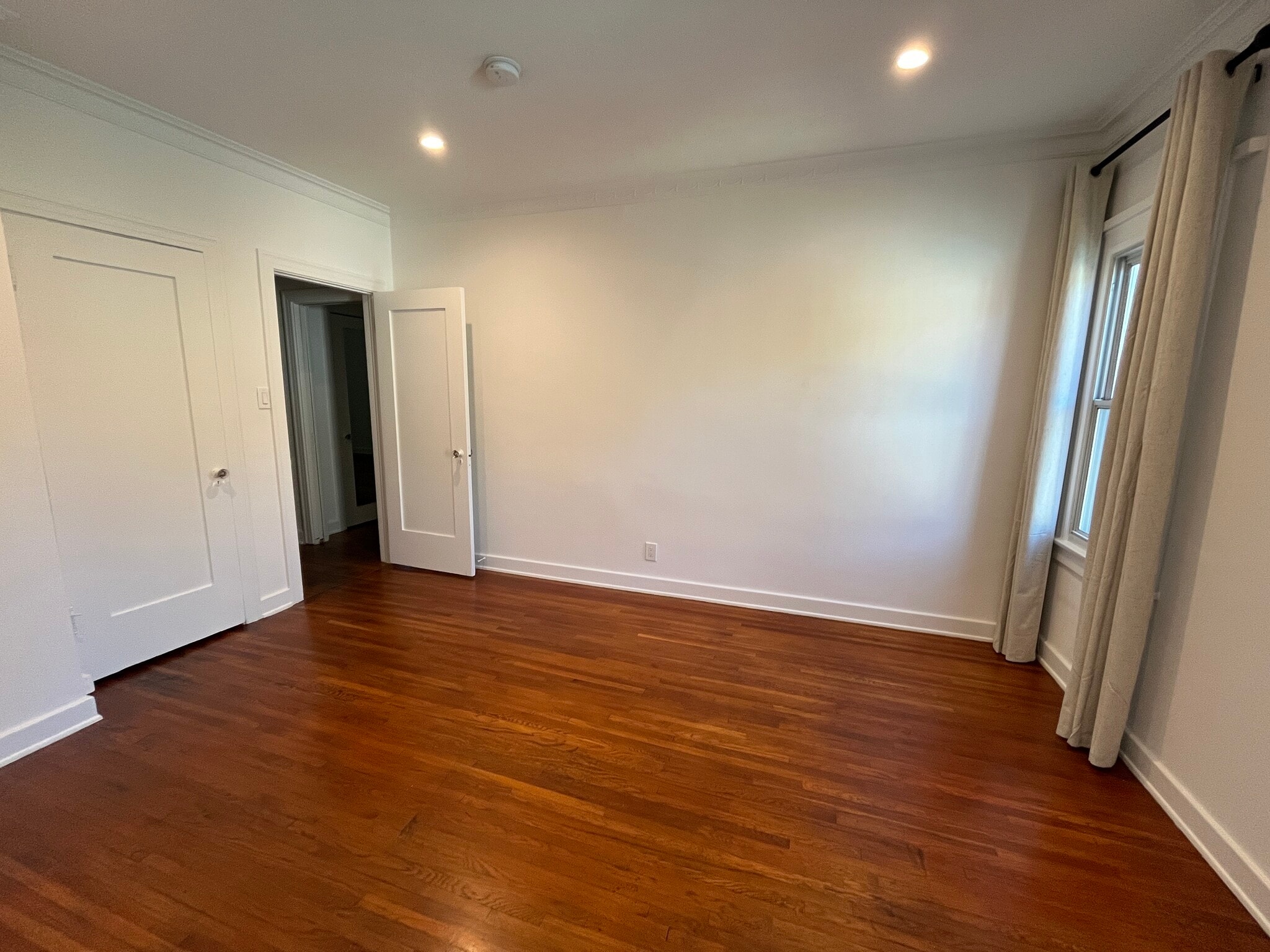 Building Photo - 107 N Mansfield Ave