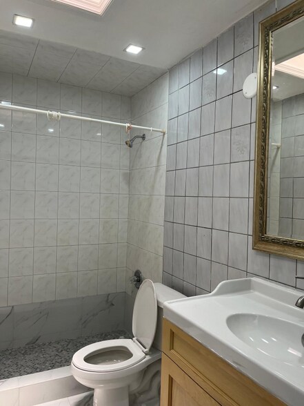 Building Photo - 4884 SW 45th Ave
