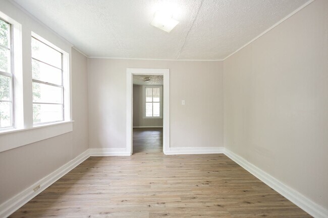 Building Photo - 530 N 13th St