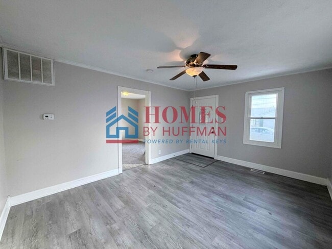 Building Photo - Two Bedroom House | Move In Ready
