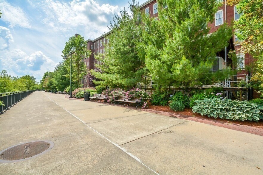 Building Photo - 35 Riverwalk Way