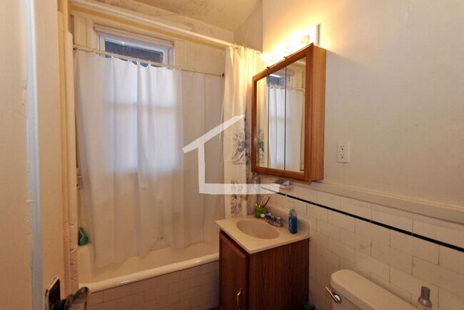 Building Photo - No Brokers Fee, No Security Deposit, Heat,...