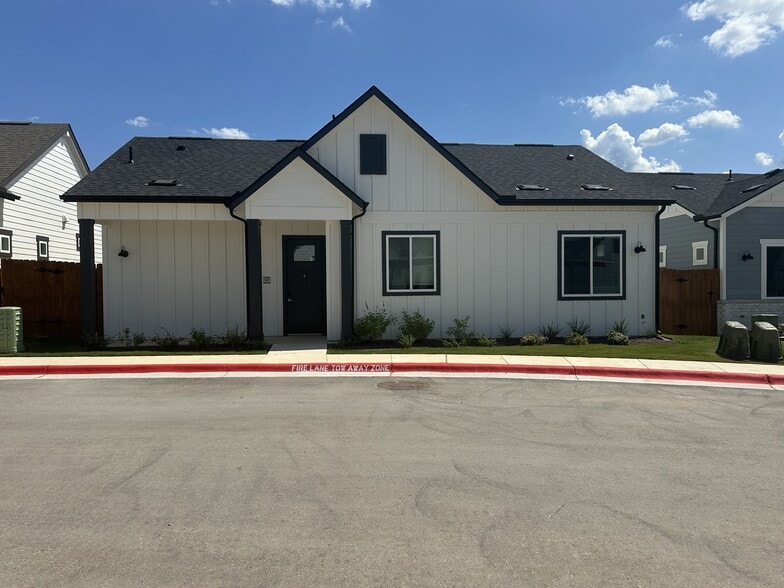 Primary Photo - Avilla Vista Ranch