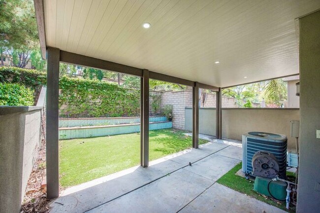 Building Photo - Anaheim Hills Beauty